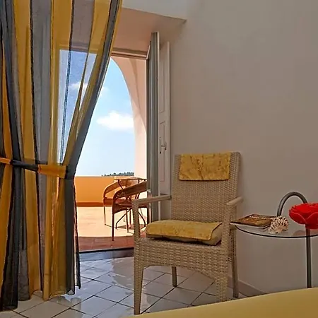 Hotell La Casa Sul Mare 4*